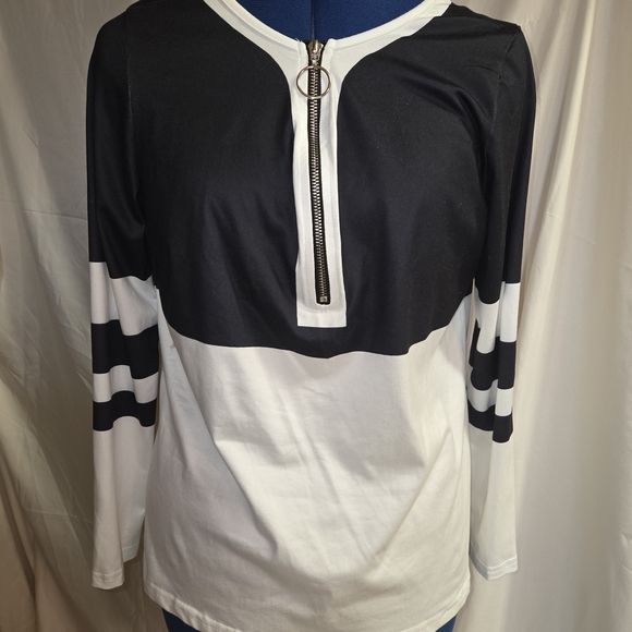 Zara Tops - Black And White Long Sleeve Top with Zipper